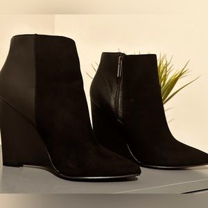 !SOLD!-Wedge booties